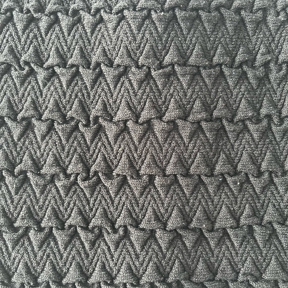 Textured Babaton Sculpt Knit Cropped Tank - Picture 2 of 11